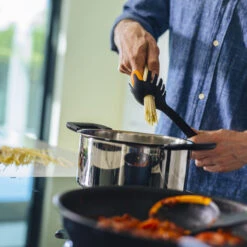 Fiskars Functional Form -pastakauha 29 Cm -Keittiötarvike Kauppa 35784 01 04 2893f51f21