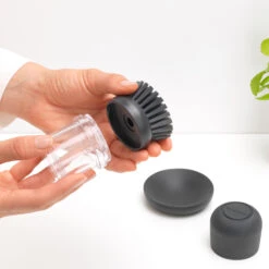 Brabantia Astianpesuainesäiliö Tiskiharjalla -Keittiötarvike Kauppa 44854 01 02 c286b5f1b8