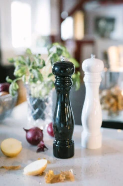 Dorre Karou Pippuri- Ja Suolamylly Kiiltävä 27 Cm -Keittiötarvike Kauppa 505973 01 3 EnvironmentImage 800c67687e