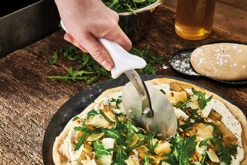 De Buyer Pizzaleikkuri 7 De Buyer Pizzaleikkuri -Keittiötarvike Kauppa 507584 01 3 EnvironmentImage 5c26b37584