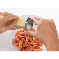 Victorinox Swiss Classic Cheese -juustoraastin -Keittiötarvike Kauppa 508950 01 3 EnvironmentImage 12b455179b