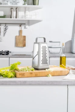 Zwilling Z-cut Torn -raastinrauta 17 Zwilling Z-cut Torn -raastinrauta -Keittiötarvike Kauppa 509080 01 40 EnvironmentImage 31f7cf4e59