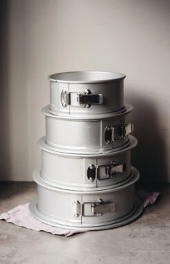 Heirol Irtopohjavuoka Pintakäsiteltyä Alumiinia 9 Heirol Irtopohjavuoka Pintakäsiteltyä Alumiinia -Keittiötarvike Kauppa 515903 01 5 EnvironmentImage f42523e600