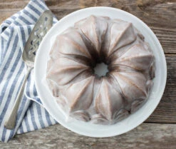 Nordic Ware Fleur De Lis Bundt -leivontavuoka -Keittiötarvike Kauppa 515963 01 5 EnvironmentImage f0f416b602