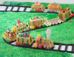 Nordic Ware Train Cake -kakkuvuoka -Keittiötarvike Kauppa 515964 01 5 EnvironmentImage 86eb014833
