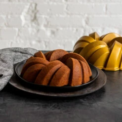Nordic Ware 75th Anniversary Braided Bundt -leivontavuoka -Keittiötarvike Kauppa 515978 01 5 EnvironmentImage 9f5dfc8966