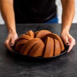 Nordic Ware 75th Anniversary Braided Bundt -leivontavuoka -Keittiötarvike Kauppa 515978 01 6 EnvironmentImage 71dc24d3fc