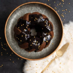 Nordic Ware 75th Anniversary Braided Bundt -leivontavuoka -Keittiötarvike Kauppa 515978 01 8 EnvironmentImage 6625678929