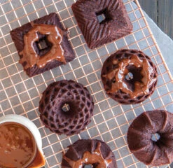 Nordic Ware Geo Bundtlette -kakkuvuoka -Keittiötarvike Kauppa 573287 01 42 EnvironmentImage 6193edff8b